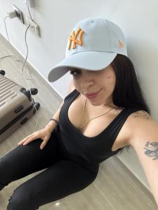 697710814: Chica busca chico en Gerona