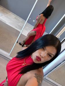 663126403: Chica busca chico en Sevilla