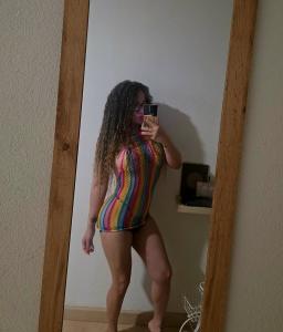 663415885: Chica busca chico en Granada