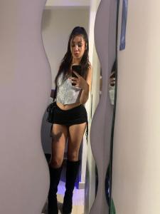 661093249: Chica busca chico en Madrid