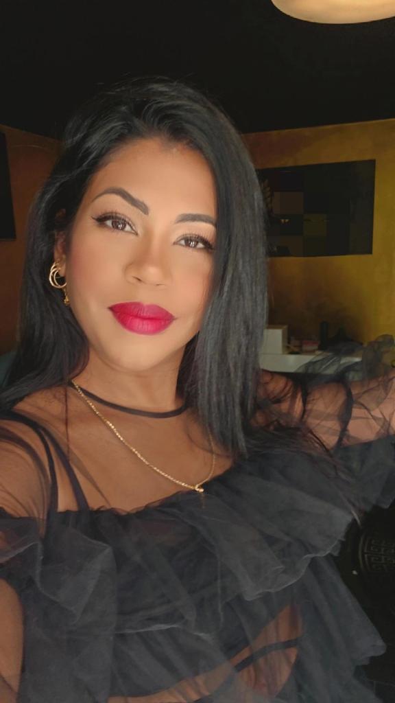 Chica busca chico en Ibiza: Chica busca chico