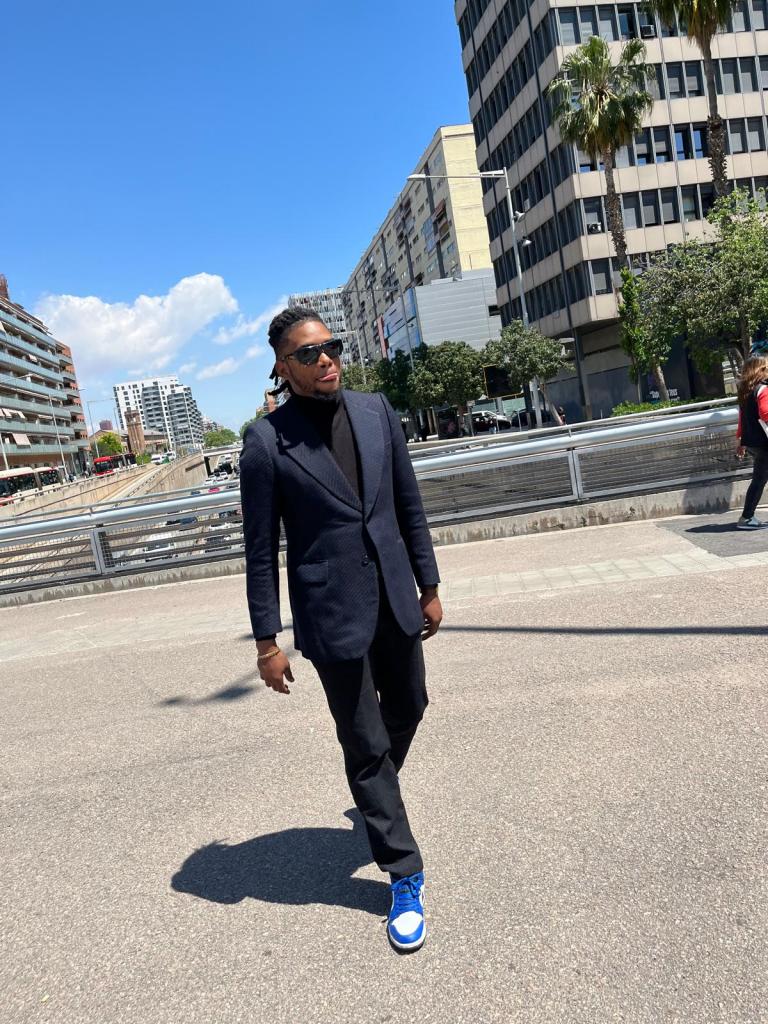 637890136: Chico busca chica en Barcelona