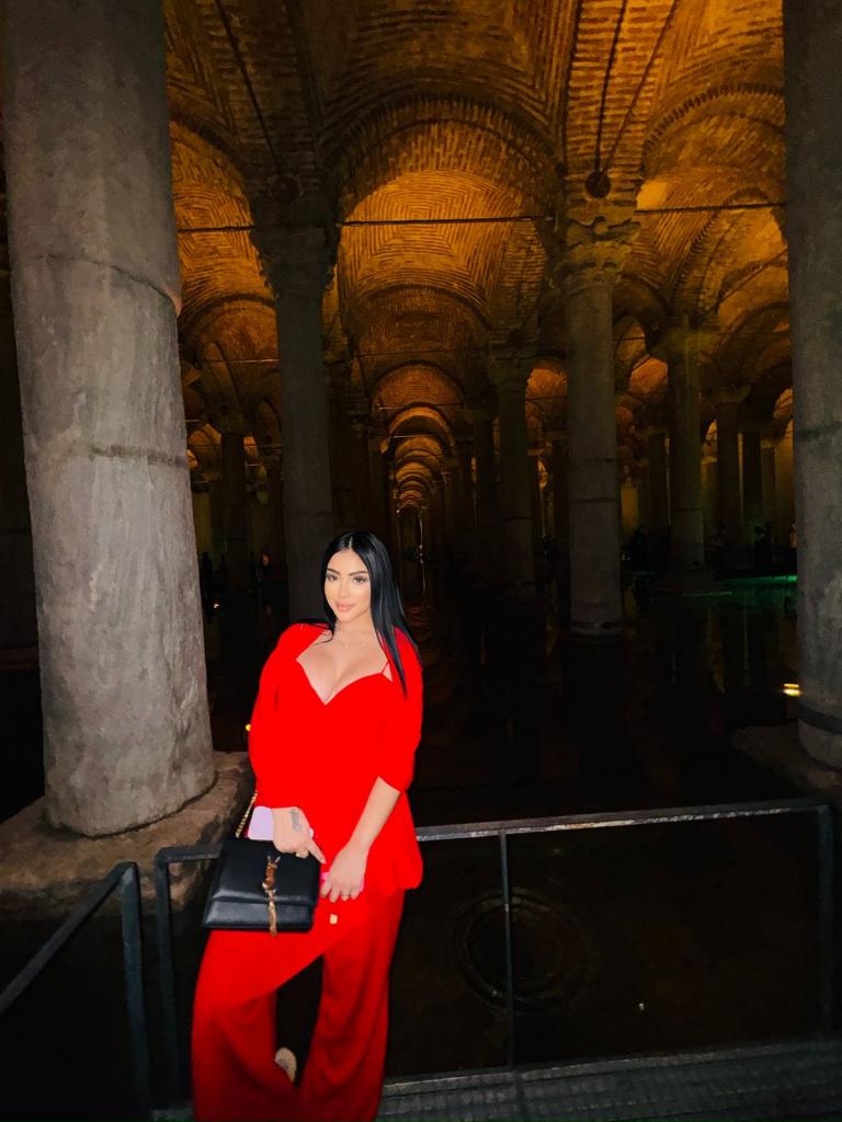 631513095: Chica busca chico en Barcelona