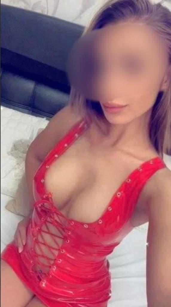 643055011: Chica busca chico en La Coruña