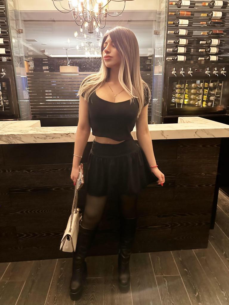 672560638: Chica busca chico en Barcelona