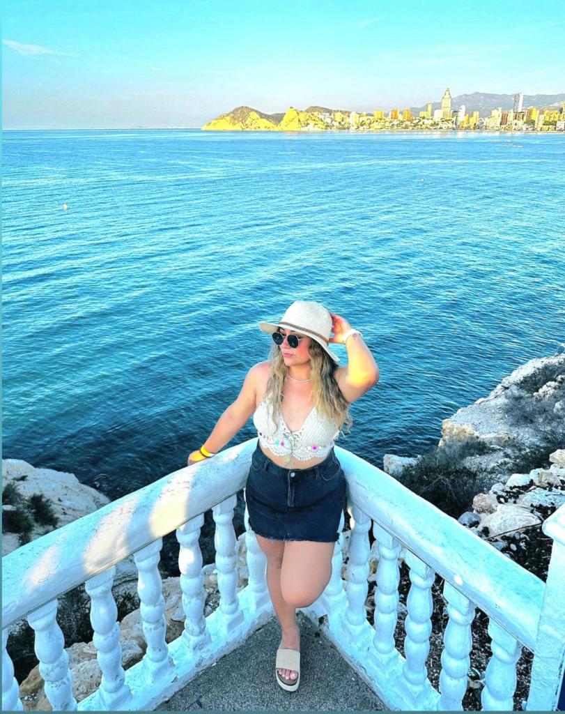 607588239: Chica busca chico en Cádiz