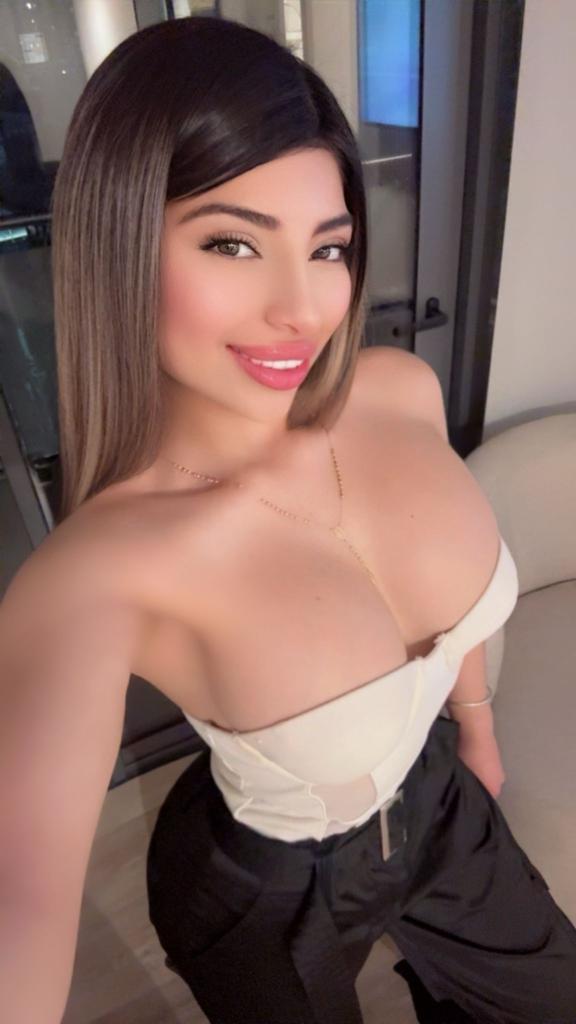 672560638: Chica busca chico en Barcelona