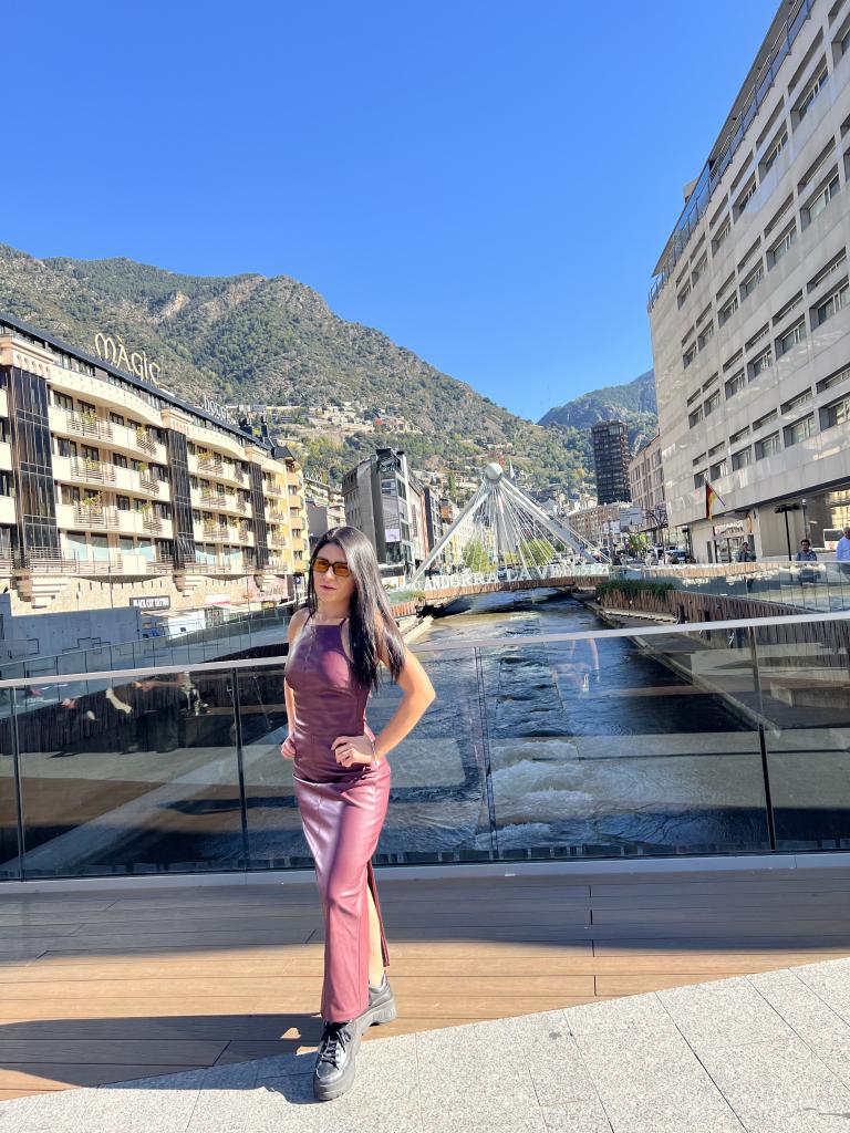 637704859: Chica busca chico en Lérida