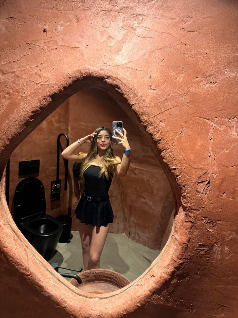 617492072: Chica busca chico en Barcelona