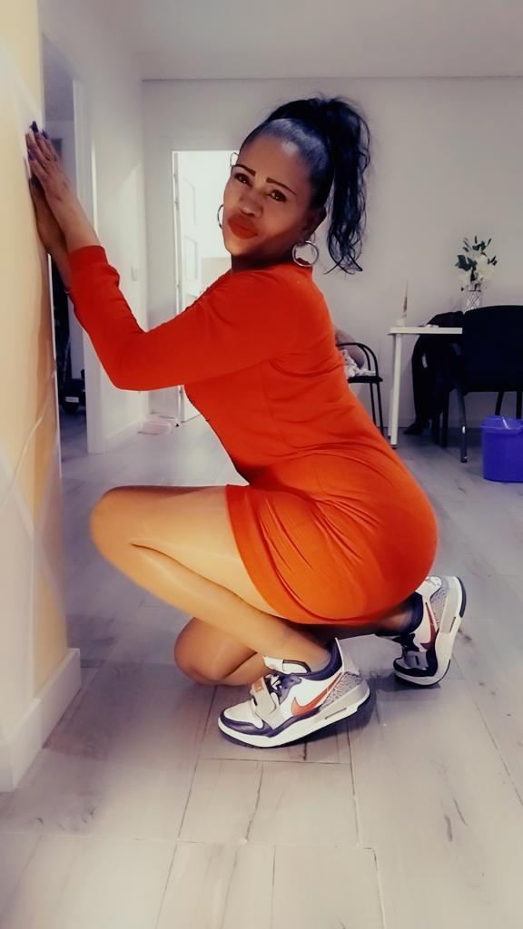 631653038: Chica busca chico en Madrid