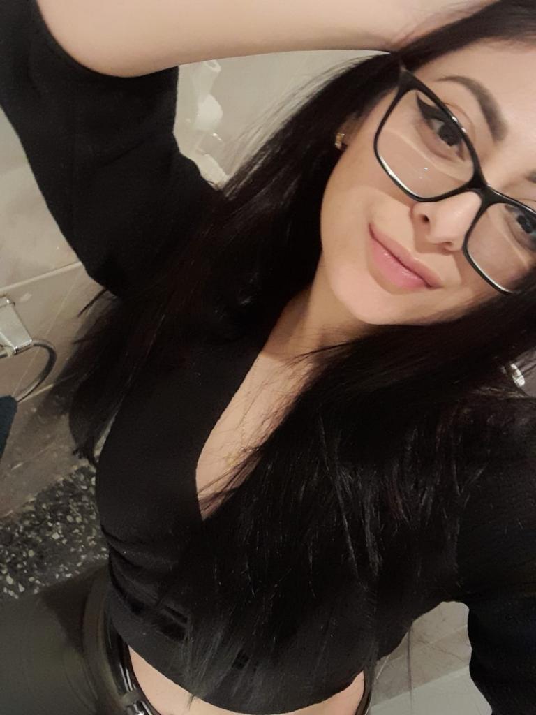 Chica busca chico en Menorca: Chica busca chico