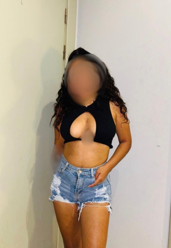 604915220: Chica busca chico en Sevilla