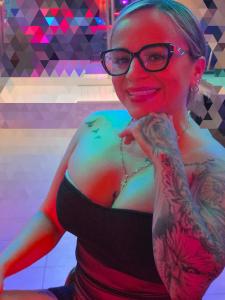 614233217: Chica busca chico en Menorca