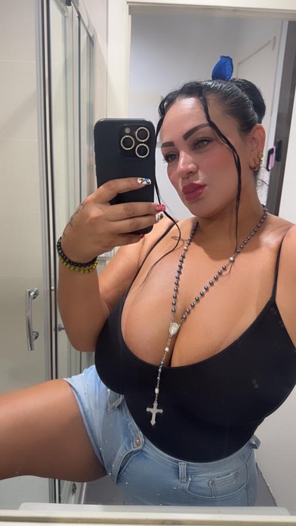 663338682: Chica busca chico en Barcelona