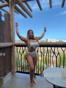 613274700: Chica busca chico en Tenerife