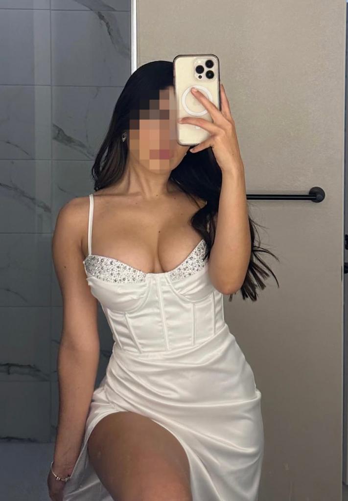 Chica busca chico en Ibiza: 
