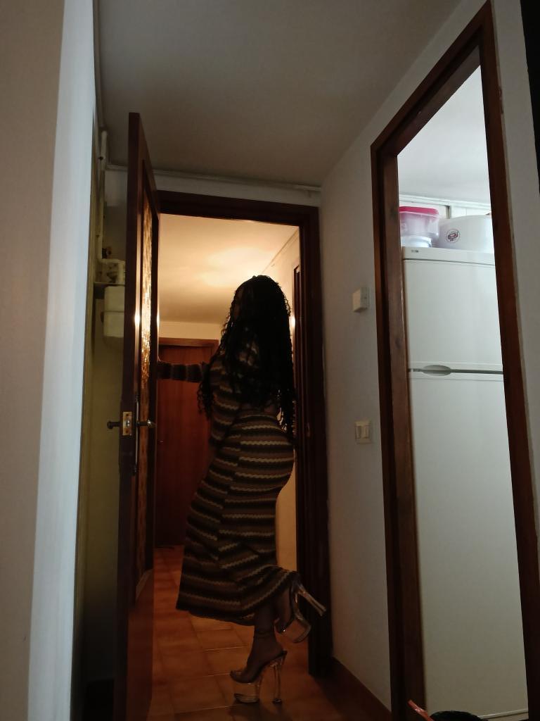 624796025: Chica busca chico en Gerona