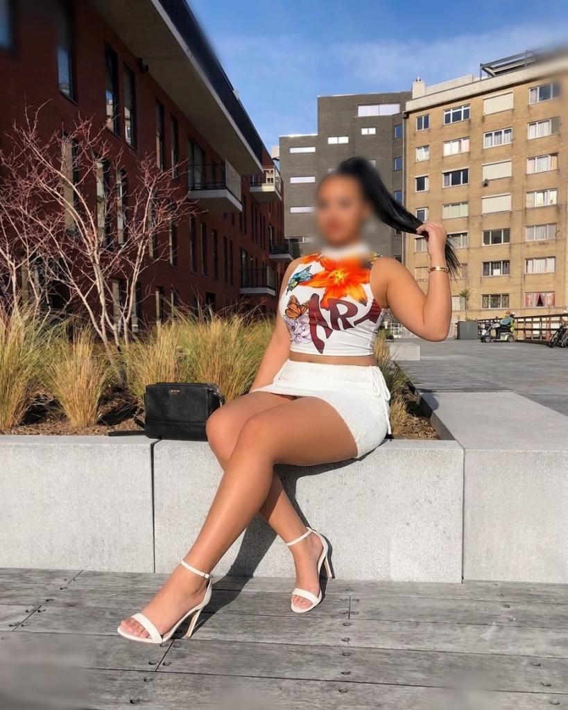 664366432: Chica busca chico en Granada