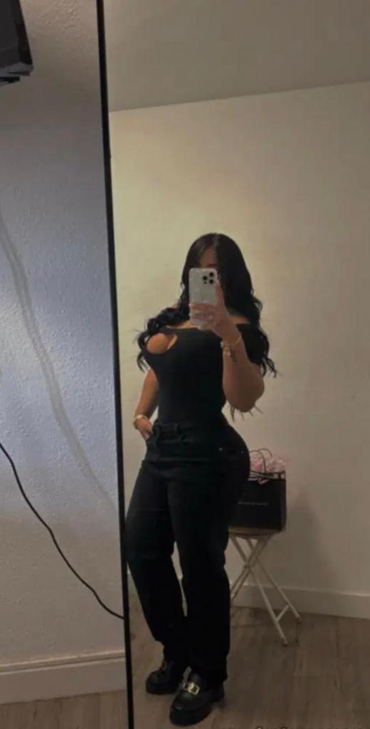 661500225: Chica busca chico en Menorca