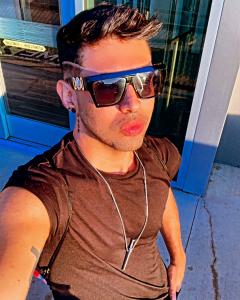 635038178: Chico busca chica en Sevilla