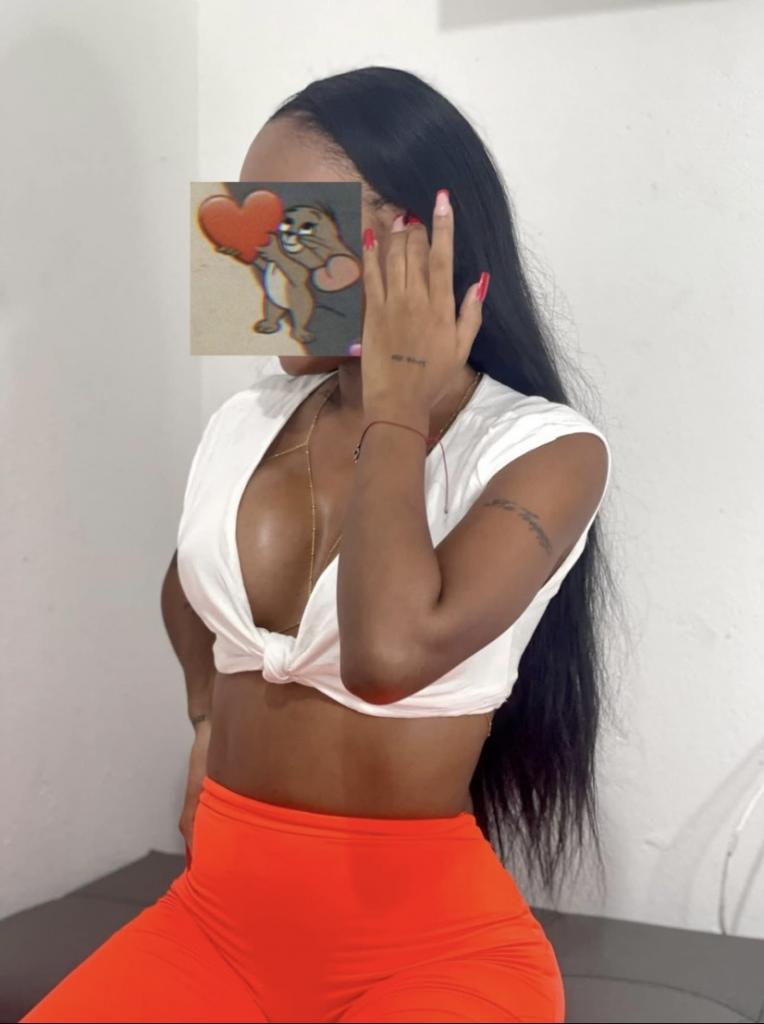 675192683: Chica busca chico en Sevilla