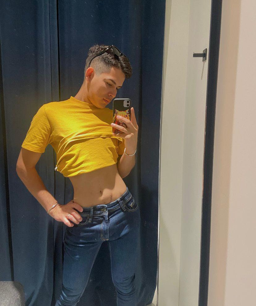 614877610: Chico busca chica en Valencia