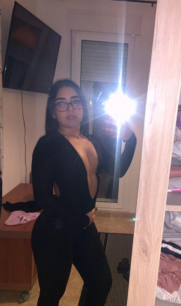 Chica busca chico en Almería: 