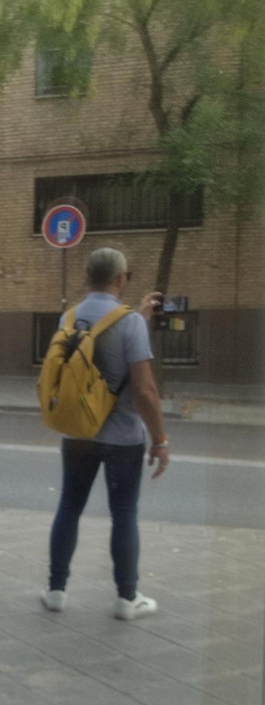 Chico busca chica en Granada: 