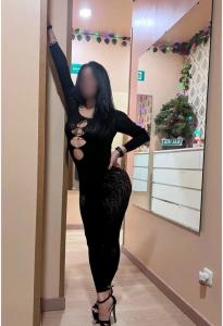 631042577: Chica busca chico en Barcelona