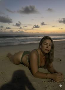 643685297: Chica busca chico en Gerona