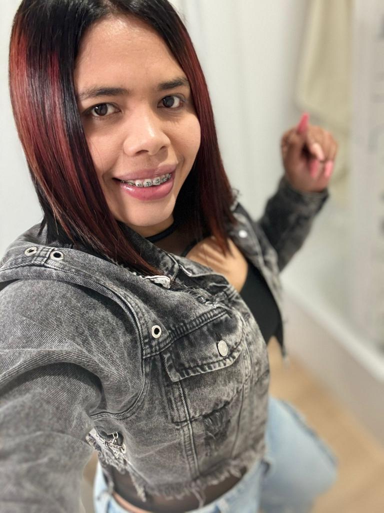 695333736: Chica busca chico en Barcelona