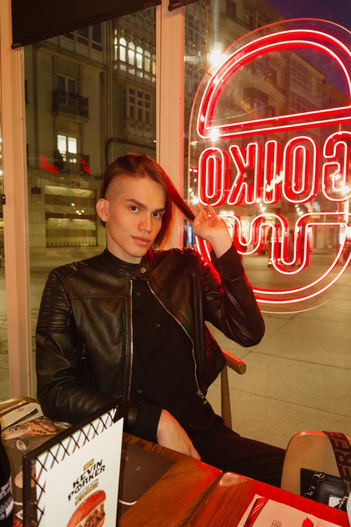 Chico busca chica en La Coruña: 