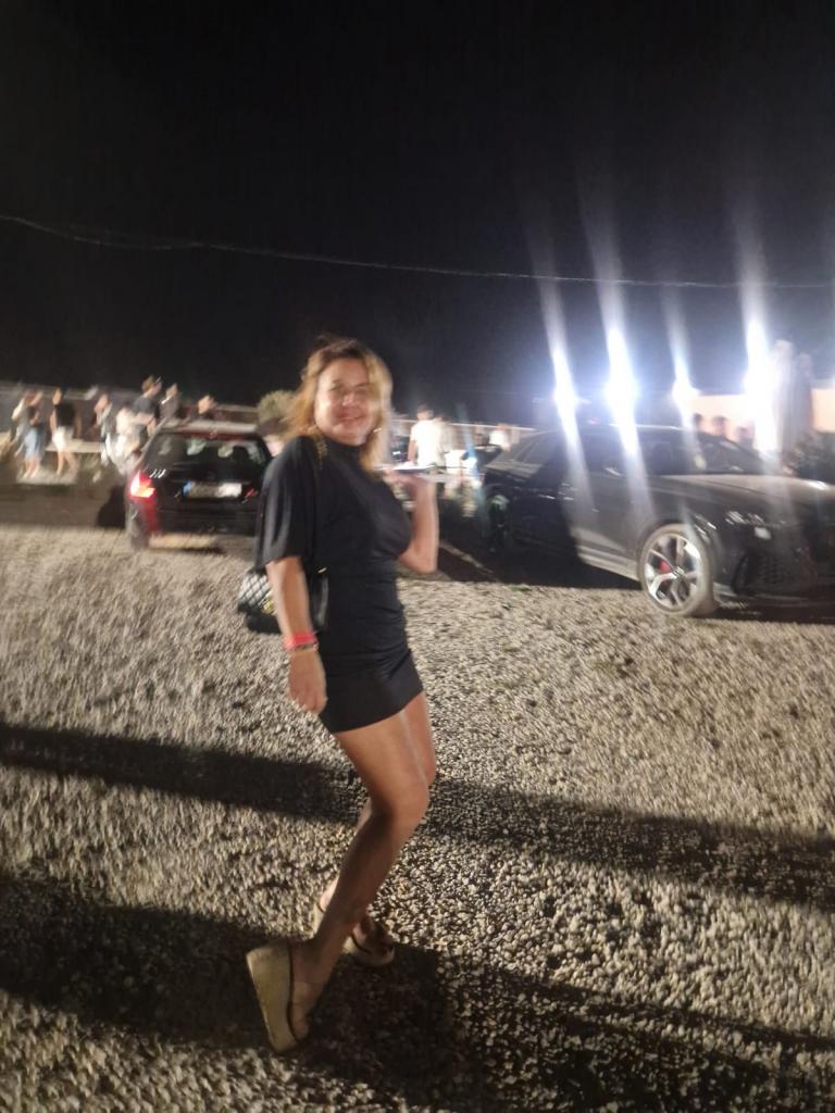 Chica busca chico en Ibiza: 