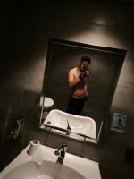 664295057: Chico busca chica en La Coruña