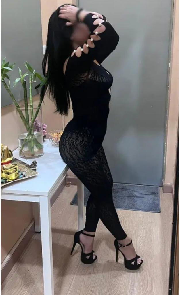 631042577: Chica busca chico en Barcelona