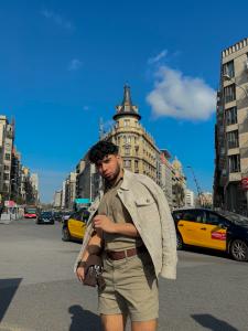 Chico busca chica en Barcelona: 