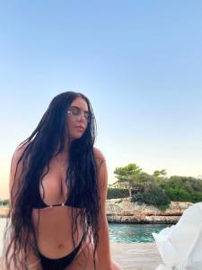 643109403: Chica busca chico en Barcelona