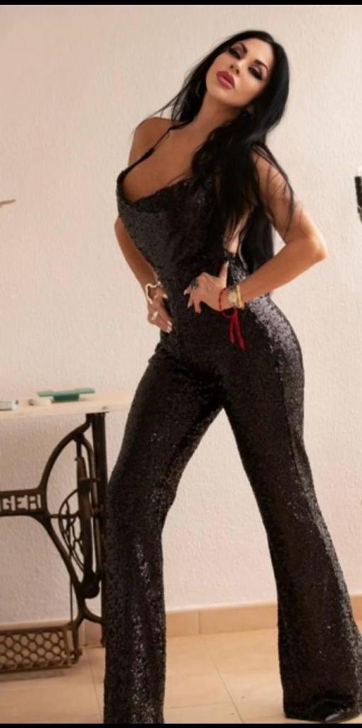 Chica busca chico en Ibiza: 