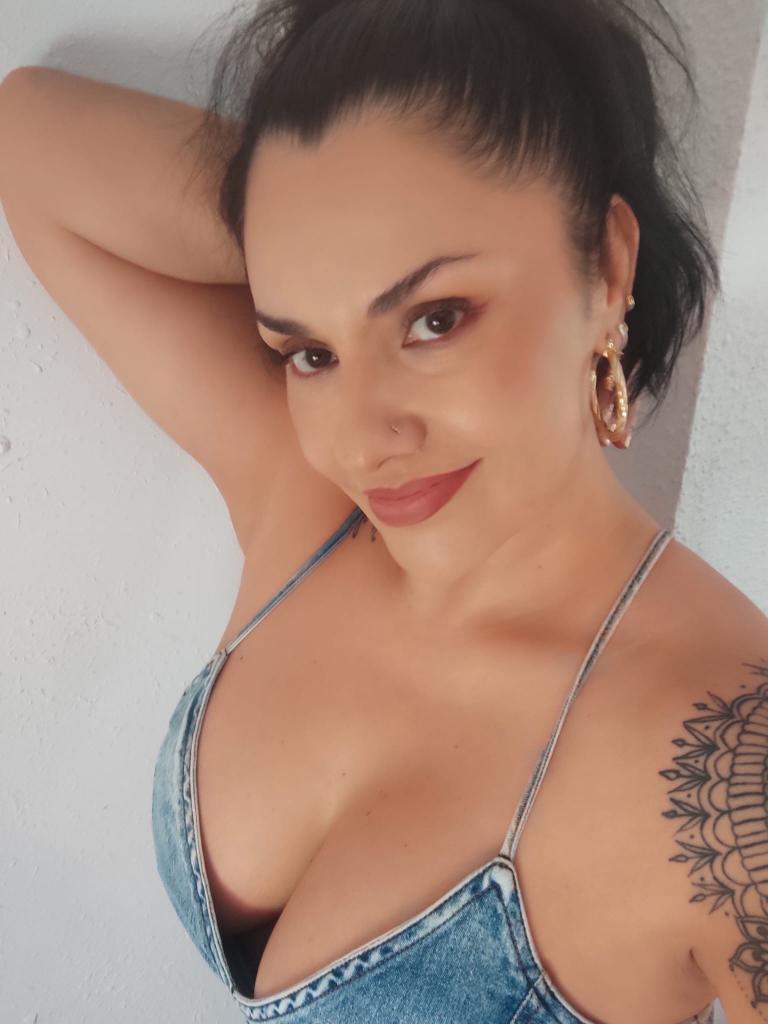 Chica busca chico en Almería: 