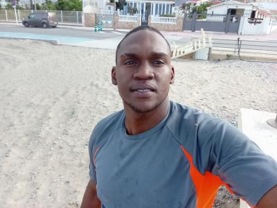 678657538: Chico busca chica en Valencia