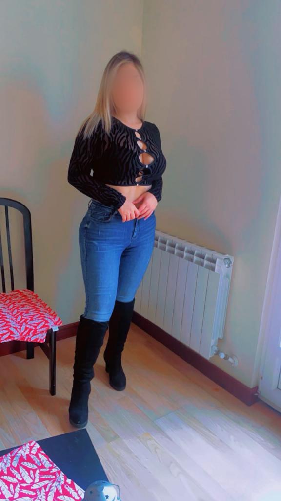 613465247: Chica busca chico en Barcelona