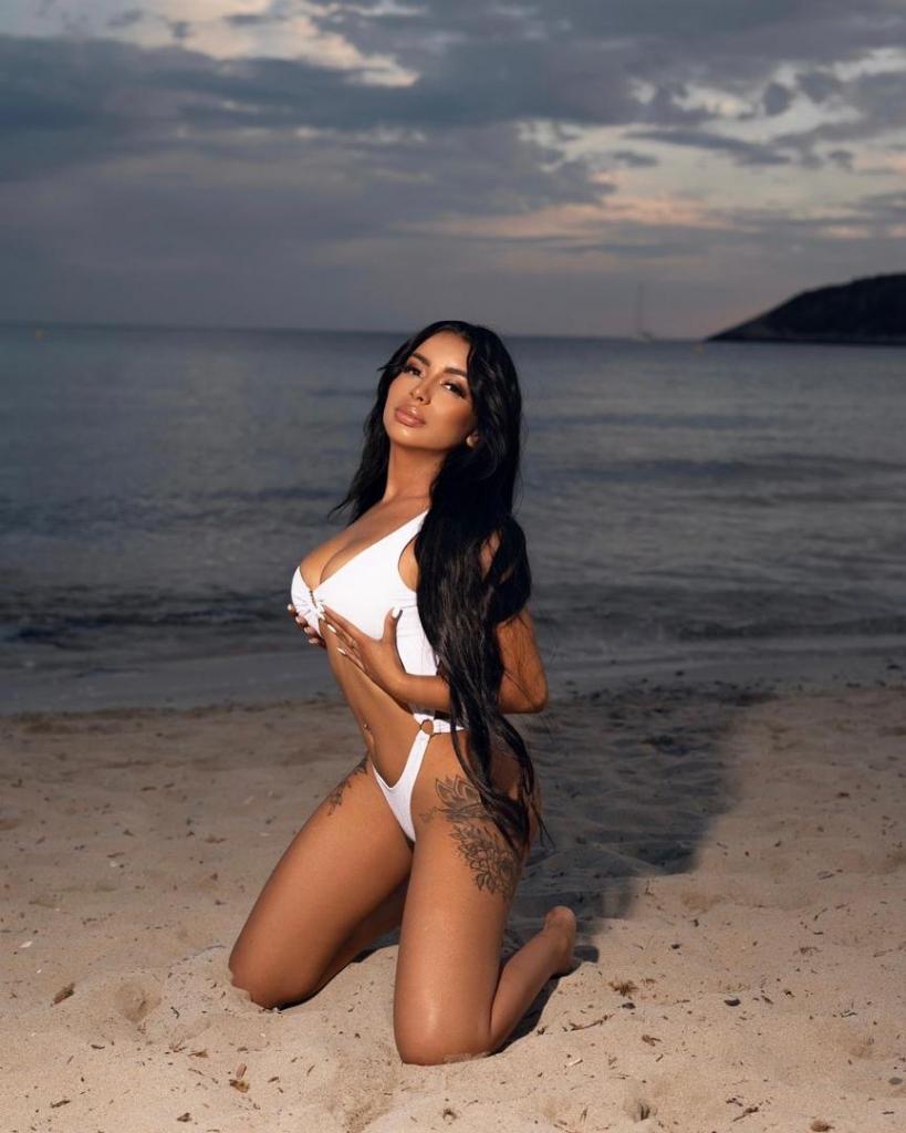 Chica busca chico en Ibiza: 