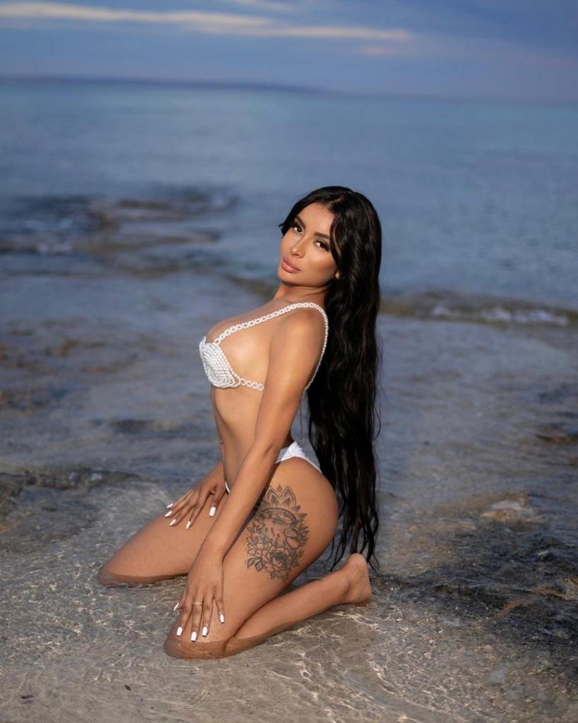 Chica busca chico en Ibiza: 