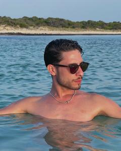 615945076: Chico busca chica en Madrid