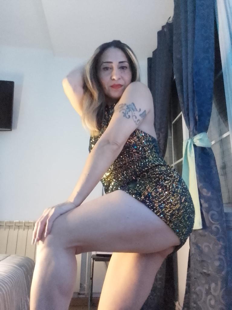 632437045: Chica busca chico en Barcelona