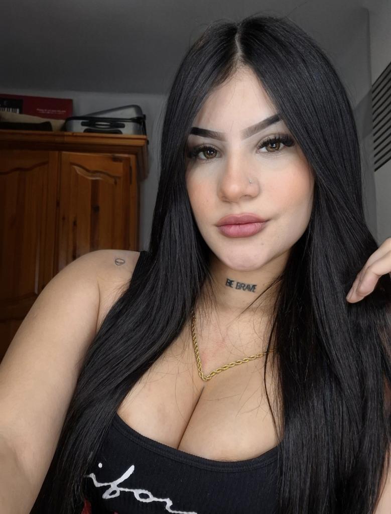 696764498: Chica busca chico en Sevilla