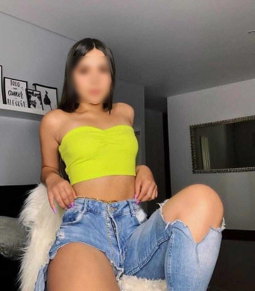 631819575: Chica busca chico en Barcelona