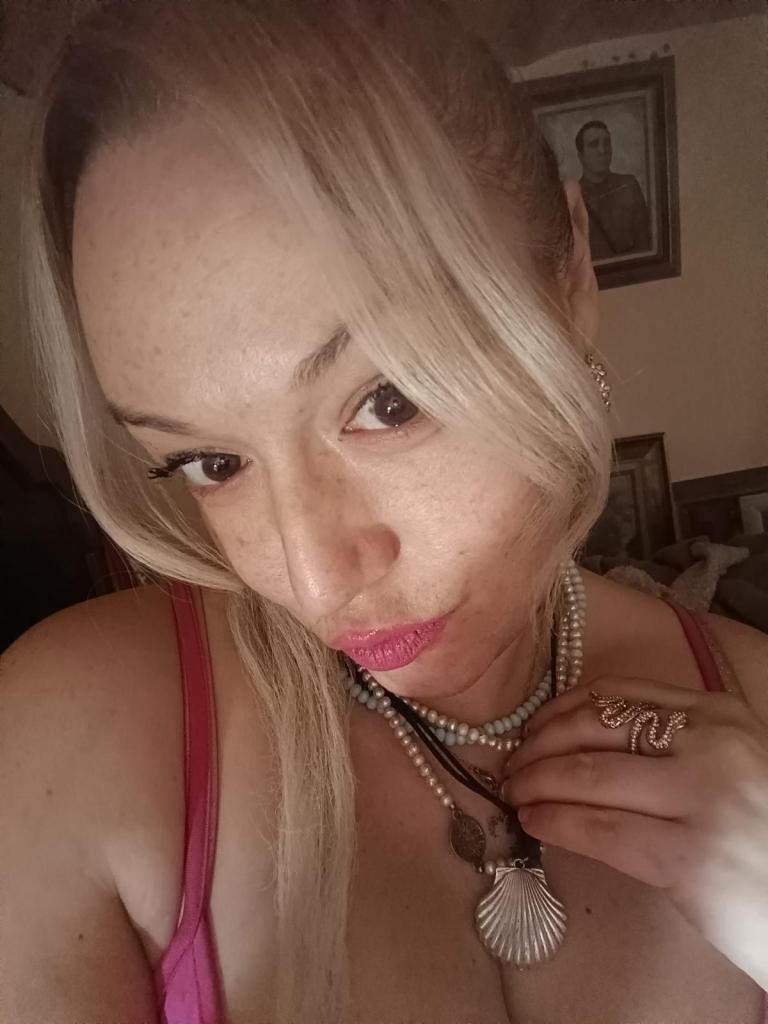 657483905: Chica busca chico en La Coruña