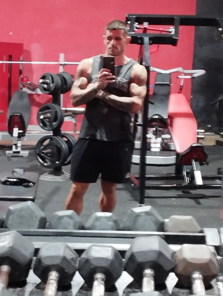 603869050: Chico busca chica en Sevilla