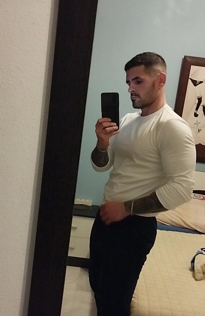 Chico busca chica en Sevilla: 